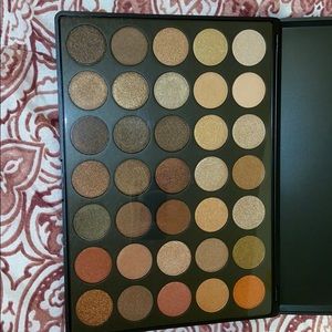 Brand New in box Morphe 35OS Eyeshadow Palette